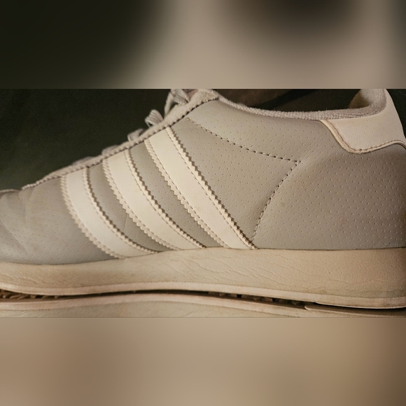 ADIDAS SAMOA in Grey/White. Gold details. Size 7.5 - Picture 8 of 16